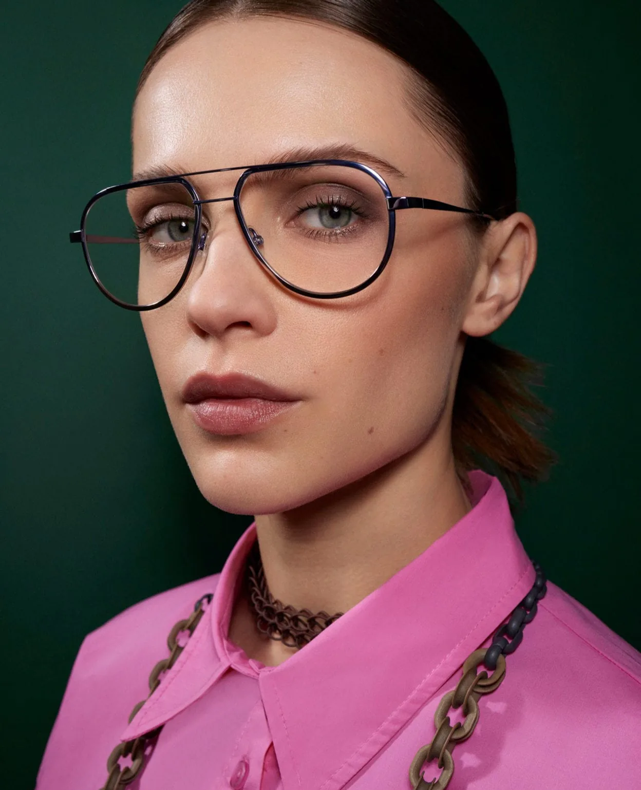 A model wearing Götti glasses