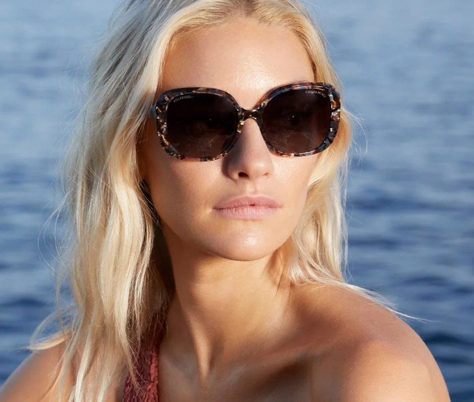 A model wearing Cocoa Mint sunglasses